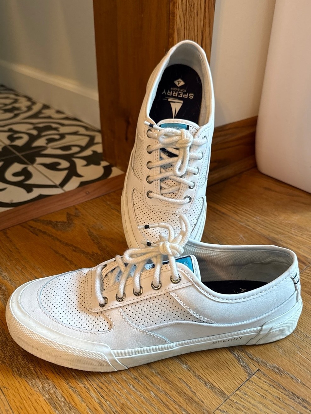 Sperry women’s Soletide Leather Sneakers